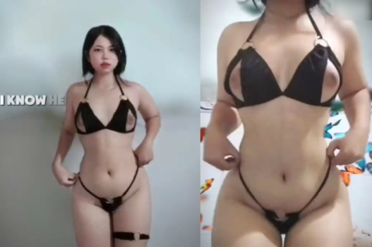 Cô nàng khoe trang phục nóng bỏng khiến đám đông mê mẩn