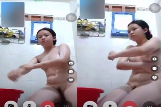 Yêu cô nàng nóng bỏng hiền khô